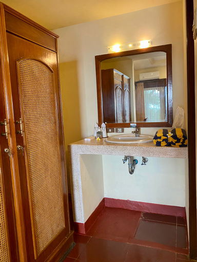 Bathroom 9