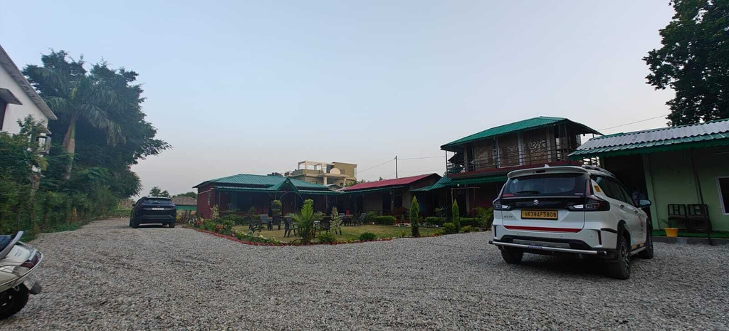 Room 4, Corbett Sunrise India Homestay By Eiyuu Hotels, Nainital