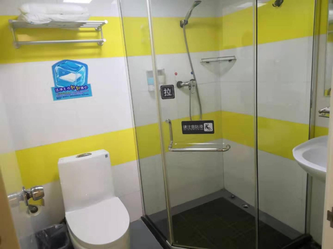 Bathroom 3, 7 Days Inn Suzhou Huguan, Suzhou