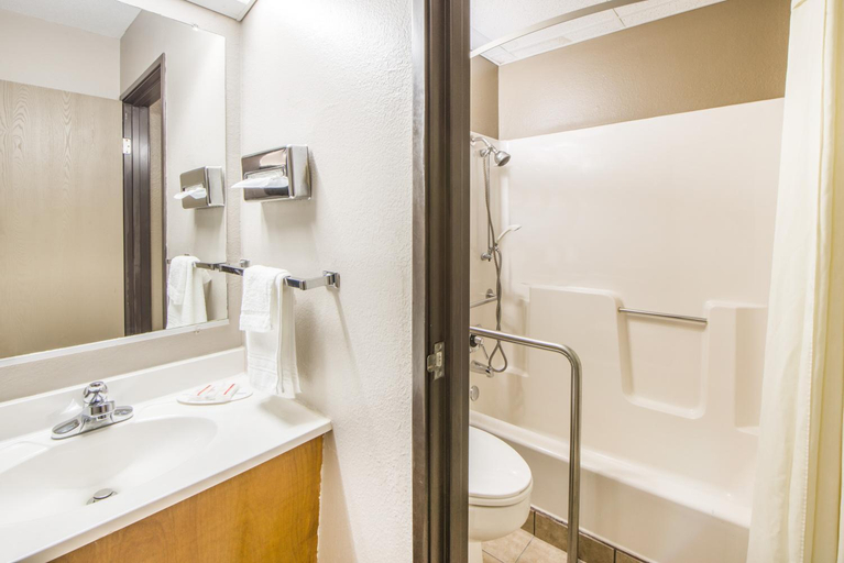 Bathroom 4, Super 8 by Wyndham Nevada, Vernon