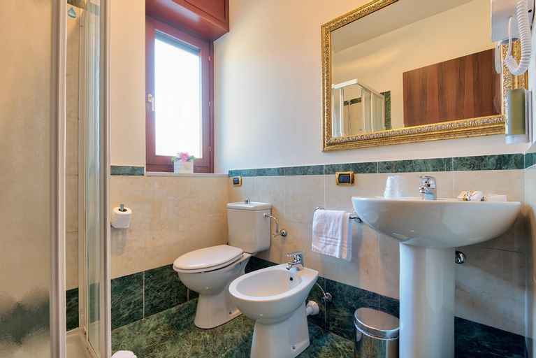 Bedroom 5, Albergo Villa Priula, Bergamo