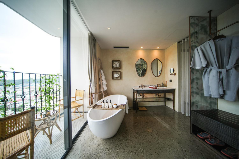 Bathroom 7
