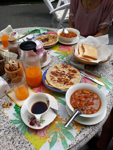 Food & Drinks