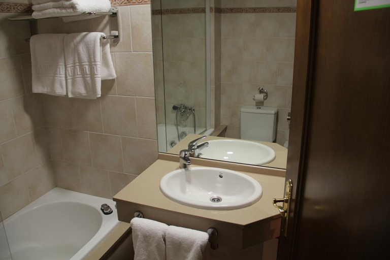 Bathroom 2, Hotel Rantiner, Lleida