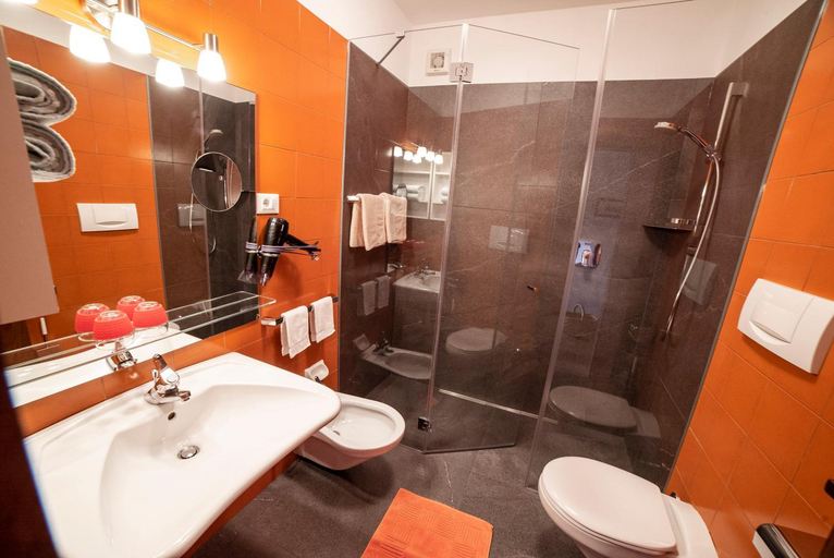 Others 3, Residence Pollingerhof, Bolzano