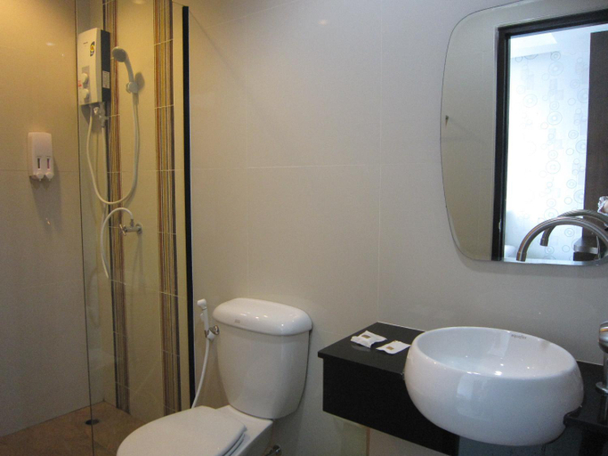 Bathroom 4, Krabi Riverview Hotel, Mueang Krabi
