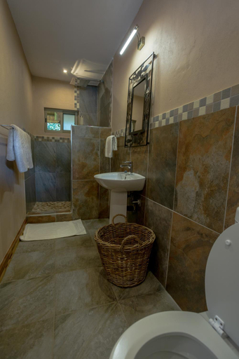 Bathroom 4, Maramba River Lodge, Livingstone
