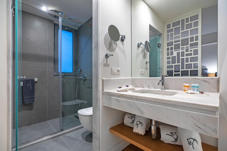Bathroom 5, Glyfada Riviera Hotel, Attica