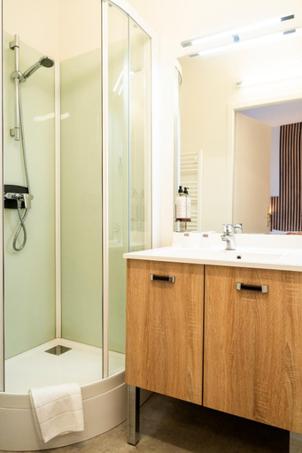 Bathroom, Hotel-Club Cote Dole, USSIM Vacances Les Rousses, Nyon