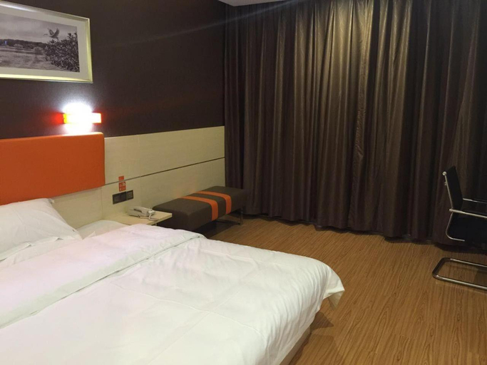 Bedroom 3, 7 Days Premium Yunfu Xinxing Coach Terminal Branch, Yunfu