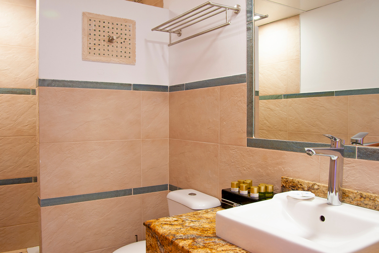 Bathroom 5, Maracaibo, Las Palmas