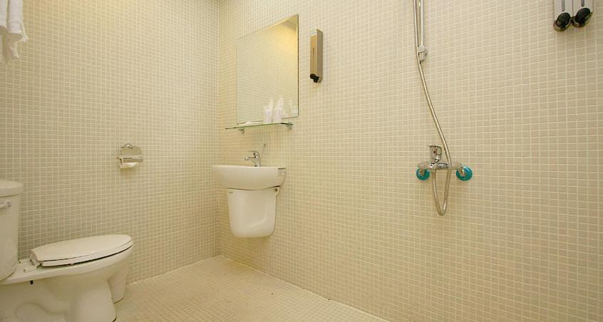 Bathroom 2, Hao Yang I, Hualien