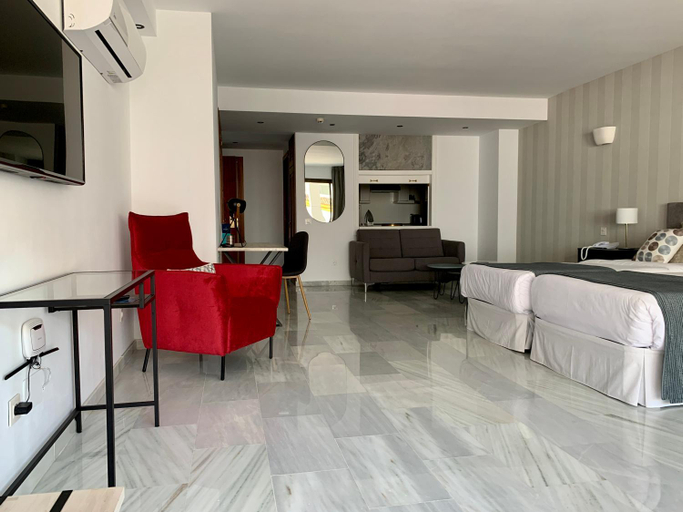 Bedroom 2, Benabola Hotel & Suites, Málaga