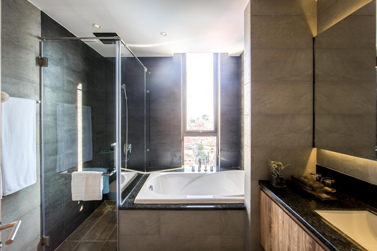Bathroom 10