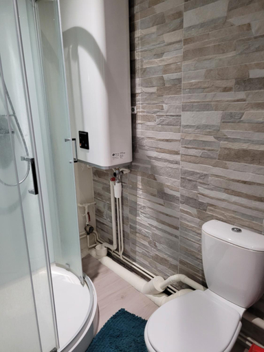 Bathroom 14