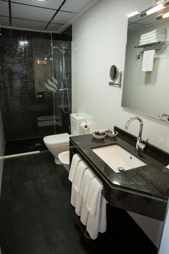 Bathroom 5, Hotel Playa Oliva, Valencia