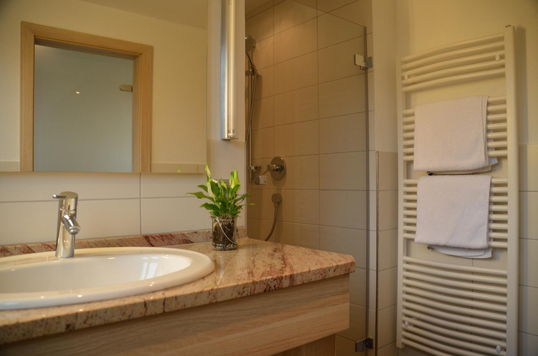 Bathroom 2, Landhotel zur Linde, Freudenstadt