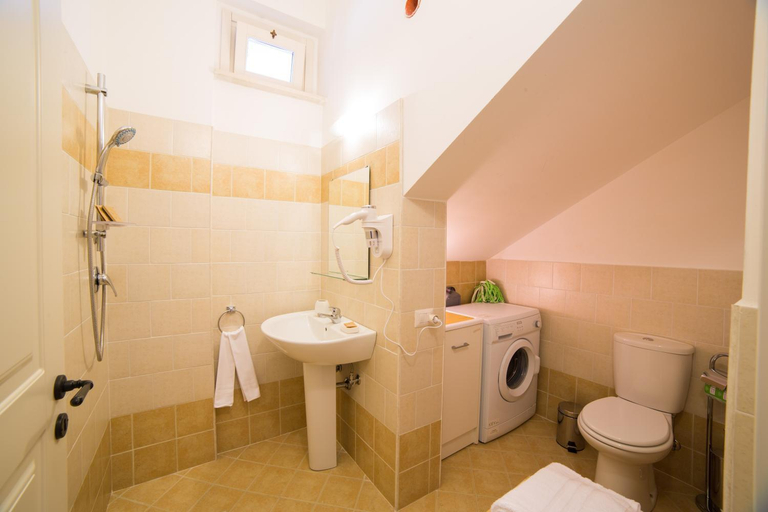Bathroom 4, Dimora De Mauro, Catania