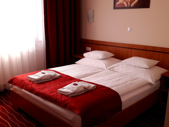 Bedroom 2, Diana Club Hotel, Budapesti