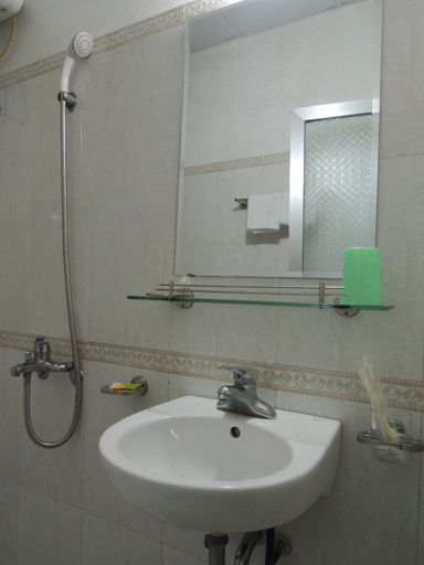 Bathroom 5, Hai Trang Hotel, Hạ Long