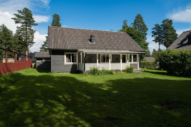 Exterior view 2, Guestly Homes - 4BR Cozy House near windfarm, Piteå