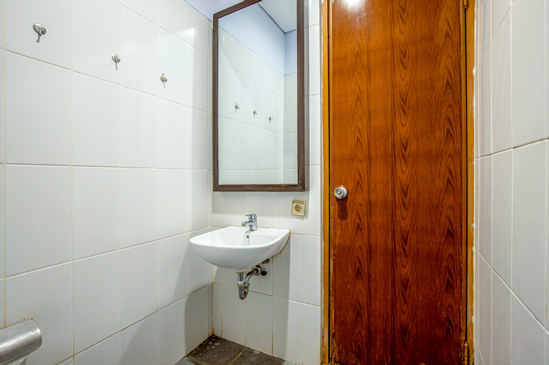 Bathroom 7