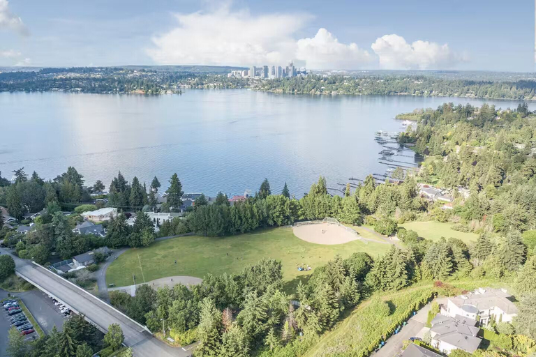 Others 5, Private park in a cozy home next to I-90 huge yard, King
