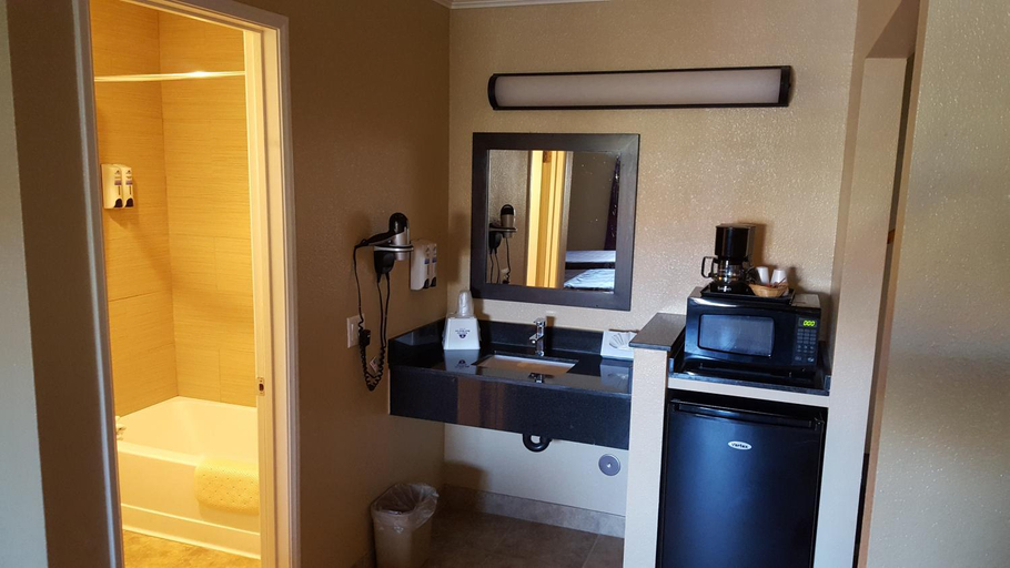 Bathroom 4, Anaheim Astoria Inn and Suites, Orange