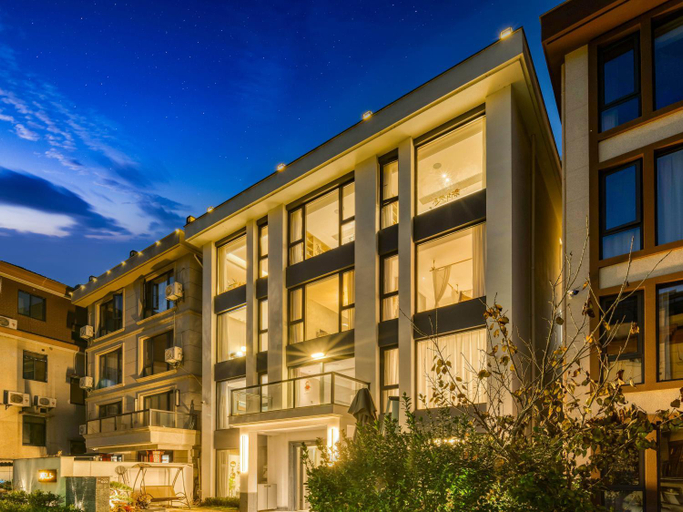Exterior 4