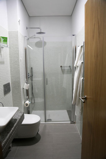 Bathroom 4, INATEL Manteigas Hotel, Manteigas
