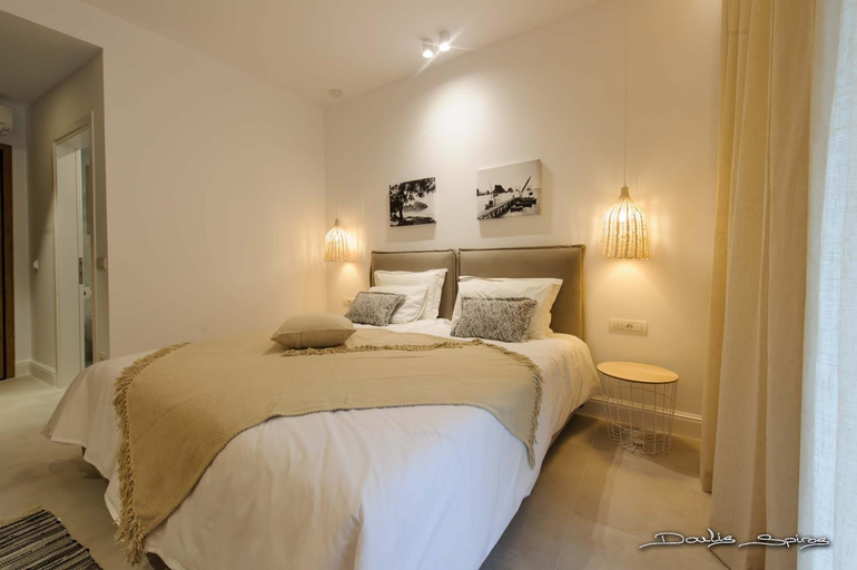 Others 3, Alfa Hotel, Epirus