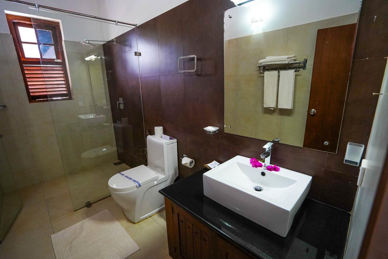 Bathroom 5, Hotel Tamarind Tree, Thissamaharama