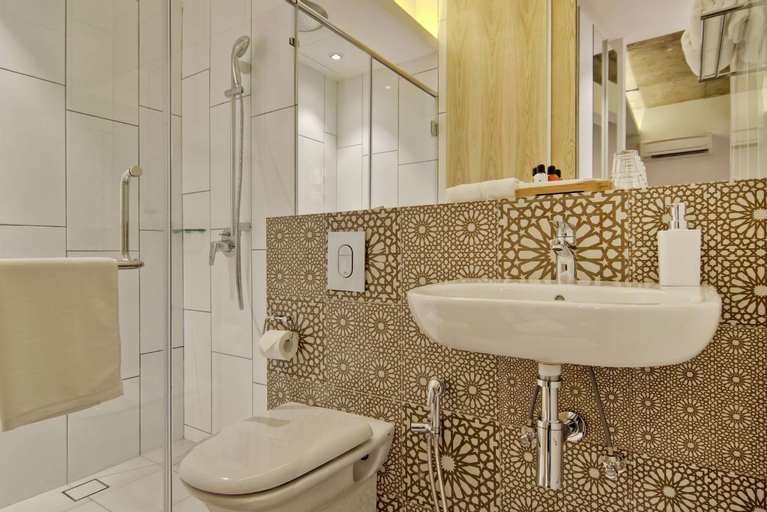 Bathroom 9