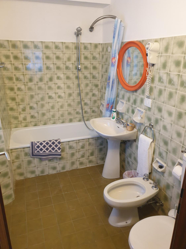 Bathroom 3, Albergo Trieste - Lorenzago, Belluno