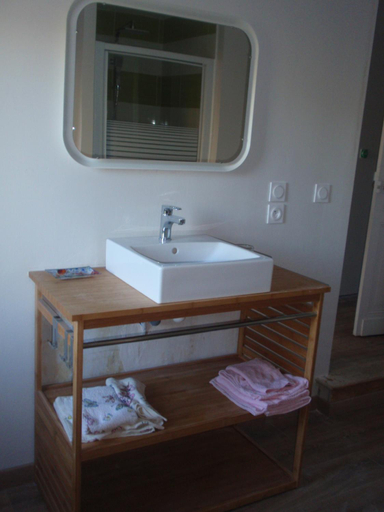 Others 5, La Maison d'Alienor, Gironde
