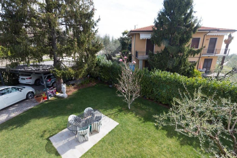 Others 4, VILLA DANIELA, Brescia