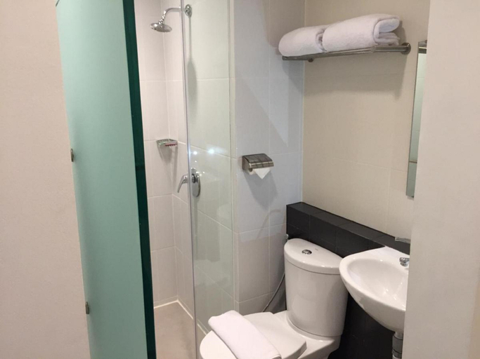 Bathroom 5, Whiz Prime Hotel Sudirman Makassar, Makassar