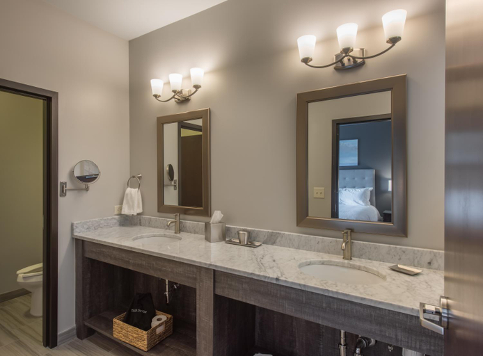 Bathroom 4, Valhalla Resort Hotel, White