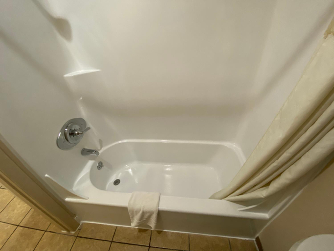 Bathroom, Regency Inn, Ford