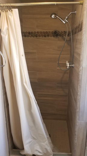 Bathroom 5, Black Hawk Lodge, Madera