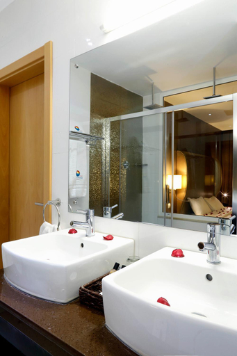 Bathroom 2, Hotel Terminus Maputo, Maputo