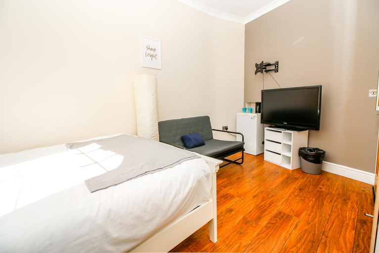 Others 5, Private en-suite Room @ Liverpool street, Brick Ln, London