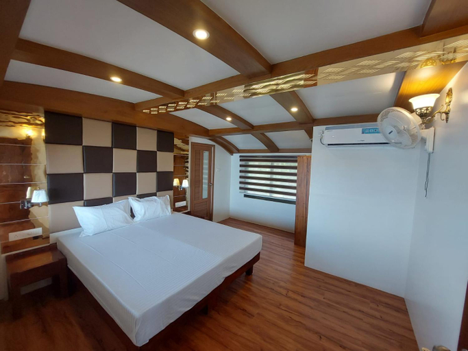 Bedroom 3, Honeymoon Houseboat, Alappuzha