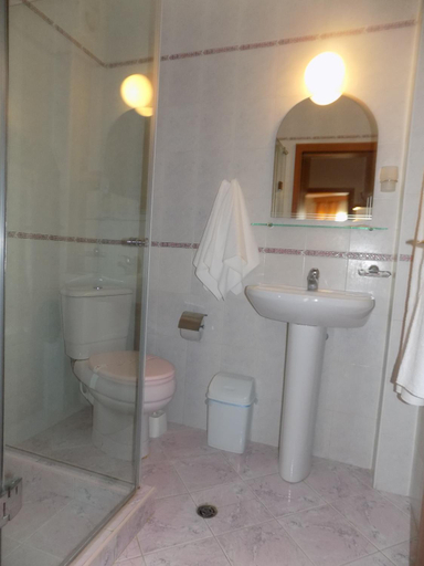 Bathroom, Семеен Хотел "Sirena", Balchik
