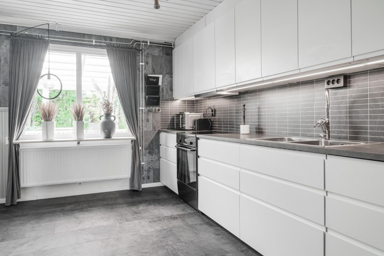 Kitchen 4, Guestly Homes - 4BR Cozy House near windfarm, Piteå