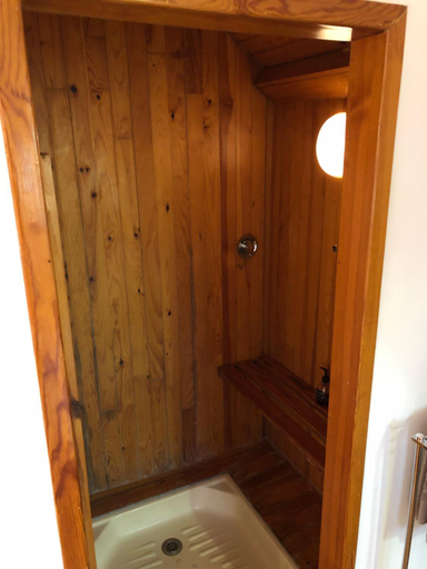 Bathroom 3, Le clos du Ru, Loiret
