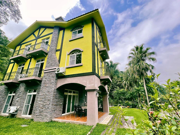Exterior & Views