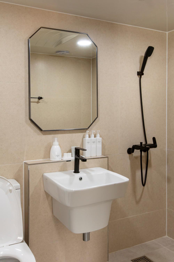 Bathroom 4, Hyuhyudang, Gyeongju