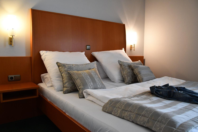 Bedroom 3, LANDHAUS LENGEDE Hotel, Peine