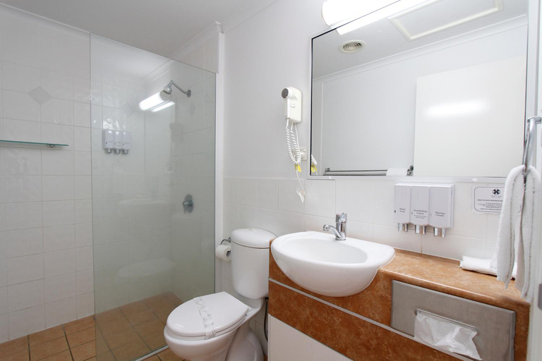 Bathroom 4, Windmill Motel & Events Centre, Mackay - Pt A